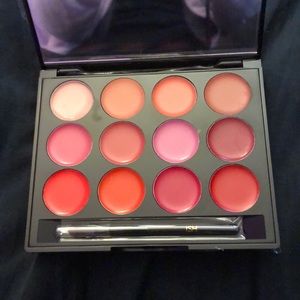 Lip palette